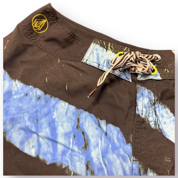 Volcom Black Blue Striped Board Shorts Size 32" Swim Trunks Retro Abstract Y2K - Picture 3 of 4